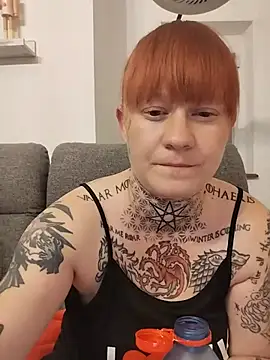Snapshot of poussichienne chatting on July 17, 6:57 pm poussichienne online show from July 17, 6:57 pm