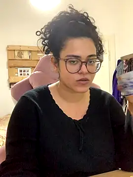 Curvydesifromgermany online show from November 24, 2:39 pm