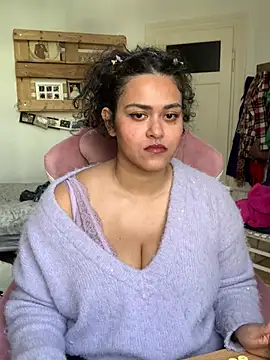 Snapshot of Curvydesifromgermany chatting on March 27, 12:49 pm Curvydesifromgermany online show from March 27, 12:49 pm