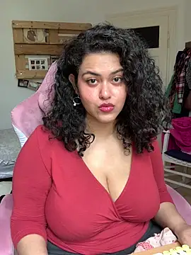 Snapshot of Curvydesifromgermany chatting on April 1, 9:43 am Curvydesifromgermany online show from April 1, 9:43 am