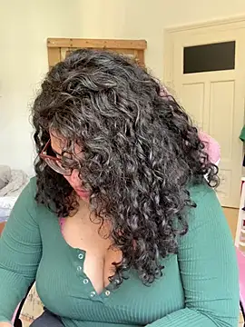 Snapshot of Curvydesifromgermany chatting on April 2, 10:35 am Curvydesifromgermany online show from April 2, 10:35 am