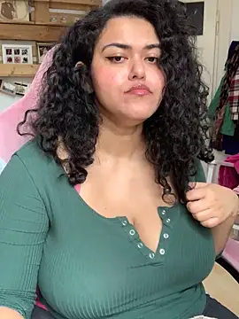 Snapshot of Curvydesifromgermany chatting on April 3, 8:45 am Curvydesifromgermany online show from April 3, 8:45 am