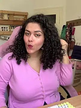 Snapshot of Curvydesifromgermany chatting on April 8, 10:59 am Curvydesifromgermany online show from April 8, 10:59 am