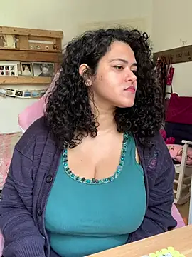 Snapshot of Curvydesifromgermany chatting on April 10, 11:15 am Curvydesifromgermany online show from April 10, 11:15 am