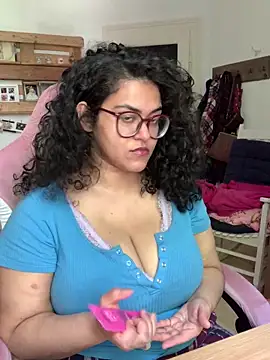 Snapshot of Curvydesifromgermany chatting on May 4, 1:18 pm Curvydesifromgermany online show from May 4, 1:18 pm