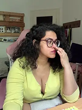 Snapshot of Curvydesifromgermany chatting on May 7, 1:16 pm Curvydesifromgermany online show from May 7, 1:16 pm