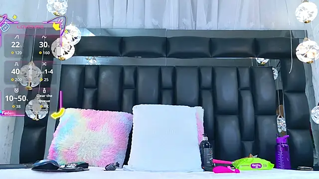 AuraRoss online show from November 22, 7:02 pm