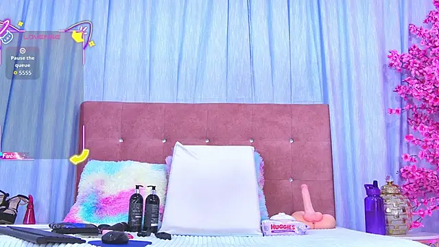 Snapshot of AuraRoss chatting on January 18, 7:06 pm AuraRoss online show from January 18, 7:06 pm