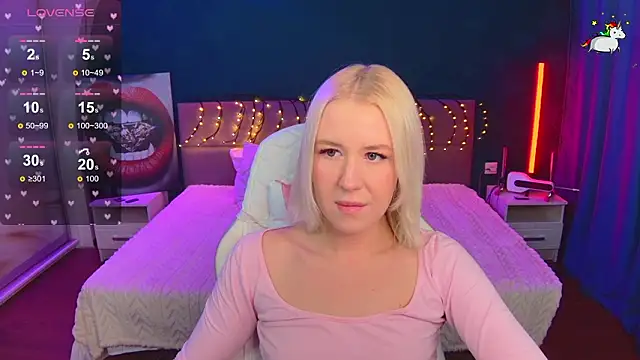 Snapshot of Selenatrend chatting on February 1, 6:23 am Selenatrend online show from February 1, 6:23 am