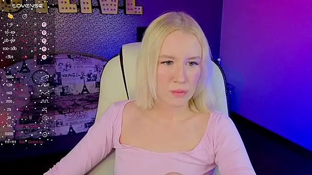 Snapshot of Selenatrend chatting on February 4, 7:03 am Selenatrend online show from February 4, 7:03 am