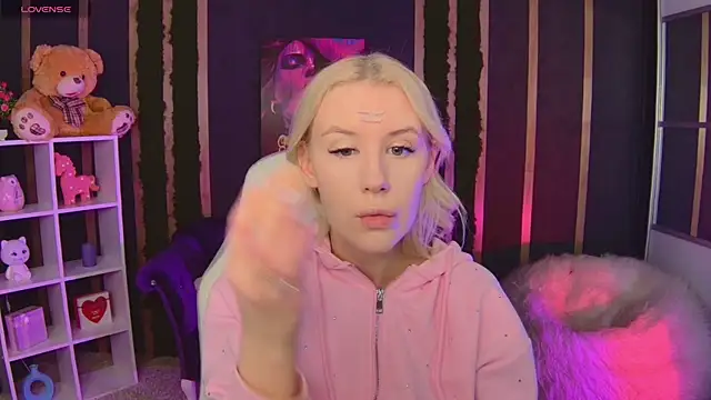 Snapshot of Selenatrend chatting on February 22, 6:24 am Selenatrend online show from February 22, 6:24 am