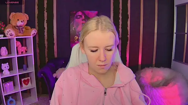 Snapshot of Selenatrend chatting on February 25, 12:04 pm Selenatrend online show from February 25, 12:04 pm