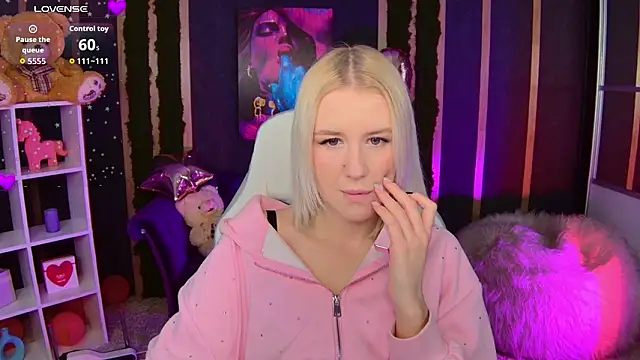 Snapshot of Selenatrend chatting on March 4, 12:11 pm Selenatrend online show from March 4, 12:11 pm