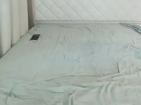 pretybella1 online show from December 4, 12:31 am