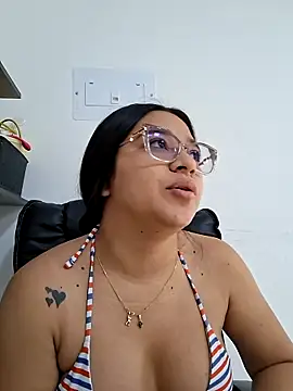 -VICKKY online show from February 25, 2:27 pm