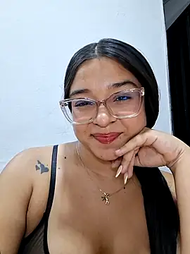 -VICKKY online show from March 28, 11:59 pm