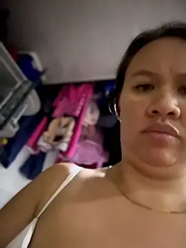 Snapshot of Emiily_lee chatting on June 25, 12:10 am Emiily lee online show from June 25, 12:10 am