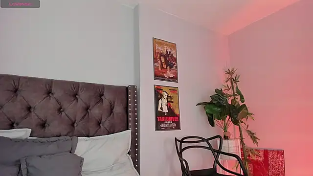 Snapshot of iriiina_veneno chatting on January 15, 1:56 am iriiina veneno online show from January 15, 1:56 am