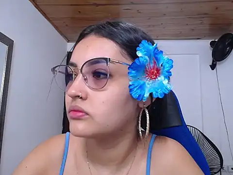 Snapshot of antonella_sweetlittle chatting on November 4, 1:32 pm antonella sweetlittle online show from November 4, 1:32 pm
