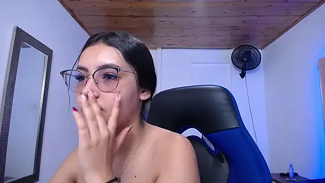 Snapshot of antonella_sweetlittle chatting on November 5, 1:11 pm antonella sweetlittle online show from November 5, 1:11 pm