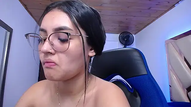 Snapshot of antonella_sweetlittle chatting on November 6, 1:12 pm antonella sweetlittle online show from November 6, 1:12 pm