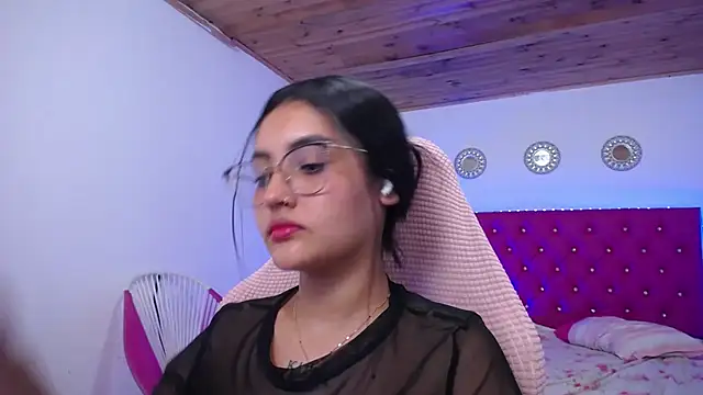 Snapshot of antonella_sweetlittle chatting on November 15, 12:30 am antonella sweetlittle online show from November 15, 12:30 am