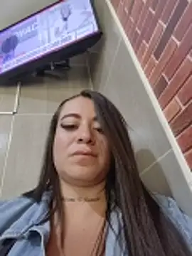 Snapshot of Alona_Evans chatting on June 5, 10:37 pm Alona Evans online show from June 5, 10:37 pm