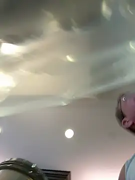 sluttydylan online show from April 18, 9:59 pm