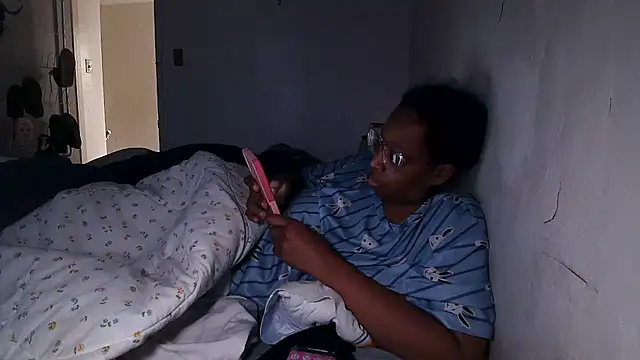 Snapshot of madamsensuale chatting on March 12, 3:51 pm madamsensuale online show from March 12, 3:51 pm