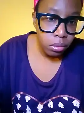 Snapshot of madamsensuale chatting on March 22, 12:17 am madamsensuale online show from March 22, 12:17 am