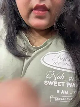 smile pretty online show from February 4, 6:03 pm