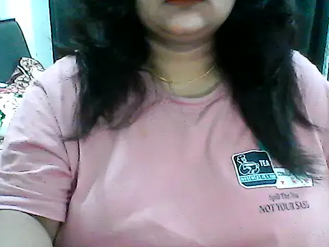 Snapshot of smile_pretty chatting on July 28, 7:39 pm smile pretty online show from July 28, 7:39 pm