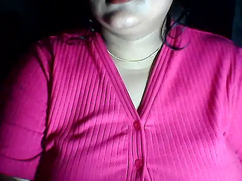 Snapshot of smile_pretty chatting on August 5, 8:55 pm smile pretty online show from August 5, 8:55 pm