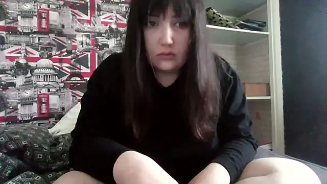 Lynylou online show from November 25, 12:05 pm