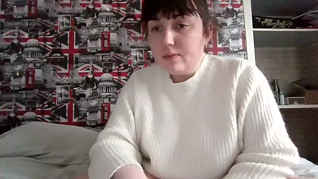 Lynylou online show from January 8, 1:02 pm