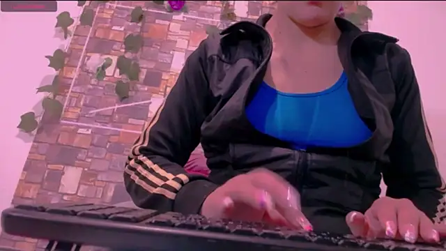 Snapshot of CrazyRousex chatting on October 9, 4:16 pm CrazyRousex online show from October 9, 4:16 pm
