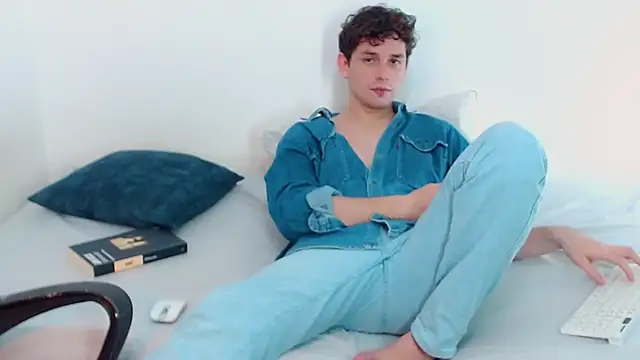 Elio555 online show from December 1, 9:37 pm