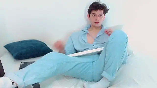 Elio555 online show from December 15, 11:09 pm