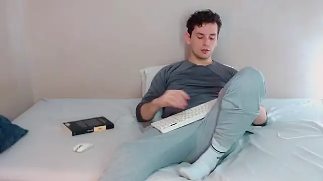 Elio555 online show from March 2, 8:40 pm