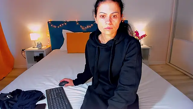 devilish angel online show from November 25, 5:40 am