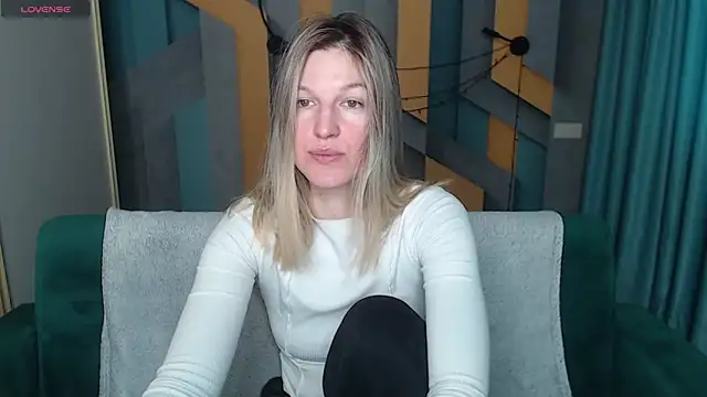EmilyWalkeri online show from February 4, 7:58 am