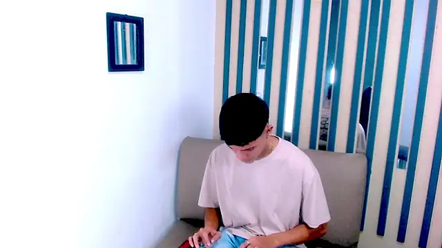 Levis Montes online show from December 23, 1:03 pm