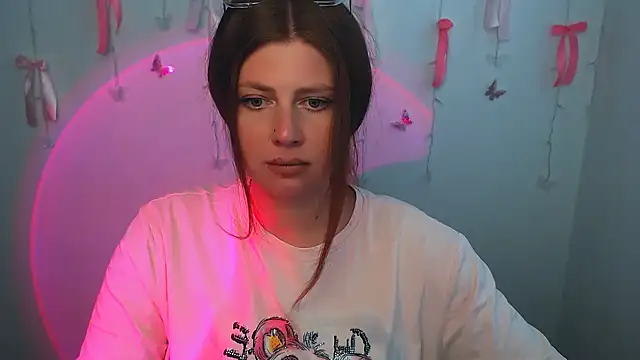Snapshot of Lizzy_Love chatting on July 14, 12:11 pm Lizzy Love online show from July 14, 12:11 pm