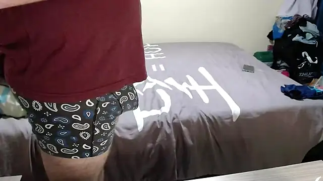 Snapshot of CrazyFrench2 chatting on February 13, 7:31 pm CrazyFrench2 online show from February 13, 7:31 pm