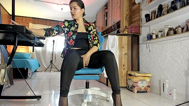 Cristina Vanegas631 online show from May 28, 7:44 pm
