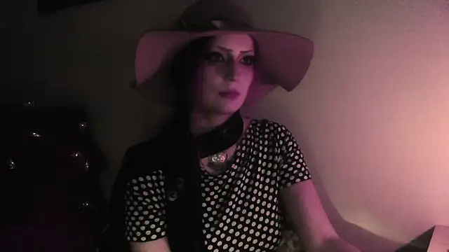 Snapshot of MoonLady chatting on January 28, 3:04 am MoonLady online show from January 28, 3:04 am