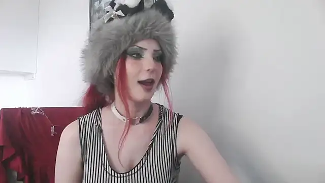 Snapshot of MoonLady chatting on February 4, 12:33 pm MoonLady online show from February 4, 12:33 pm