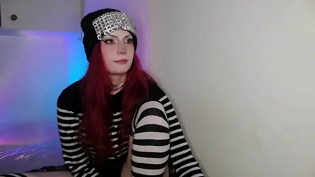 Snapshot of MoonLady chatting on February 12, 8:40 pm MoonLady online show from February 12, 8:40 pm