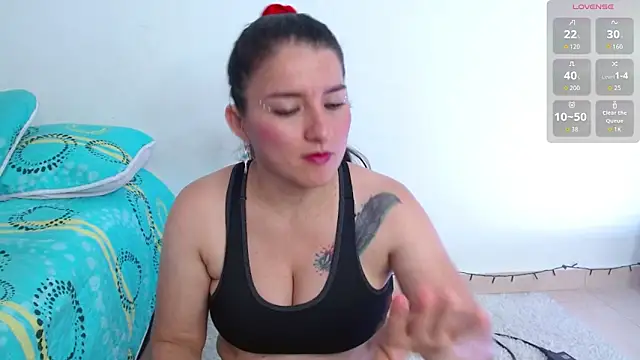 Emelyross  online show from March 25, 1:06 pm