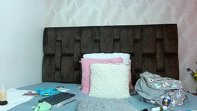 JuanitaDelMar online show from October 18, 1:01 pm